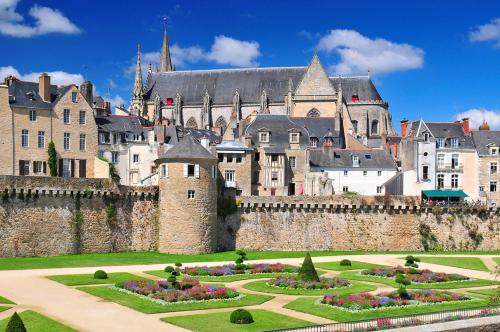 Charmant Studio Résidence avec Terrasse Jardin au Centre de Vannes