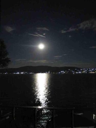 Casa en Teques con alberca, vista y acceso al lago