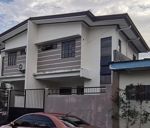 B&B Tacloban - CHATEAU DE CHLOE - 3 Bedroom Entire Apartment for Large Group - Bed and Breakfast Tacloban