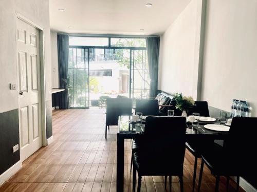 PP グランド カマラ ホテル (PP Grand Kamala Hotel) in カマラ