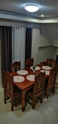 CHATEAU DE CHLOE - 3 Bedroom Entire Apartment for Large Group in Tacloban