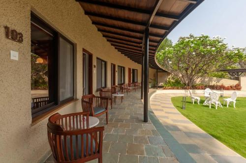 StayVista's Lush Villa - Lake-View Haven with Rustic-Meets-Modern Interiors, Pool, Jacuzzi & Indoor activities