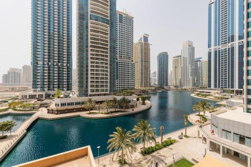 Stunning 2BHK Apt Lake Views near Dubai Marina & JBR