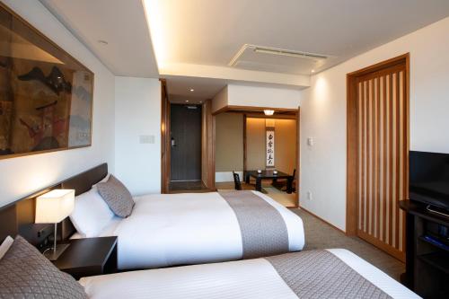 Premium Quadruple Room image 8