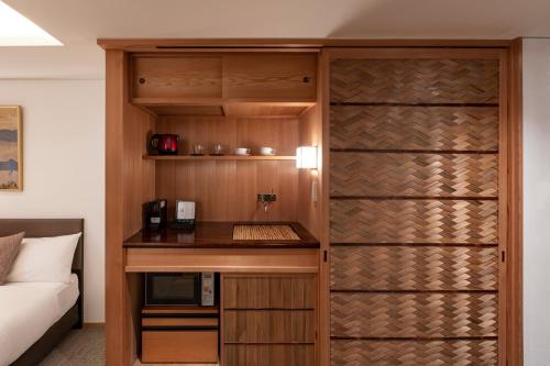 Premium Quadruple Room image 7