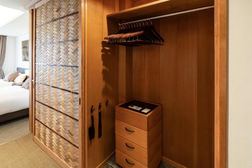 Premium Quadruple Room image 5