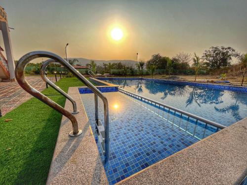 Vibe Meadows Villa with Private Swimming Pool Near Kashid Beach