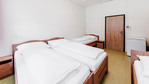 2 twin beds