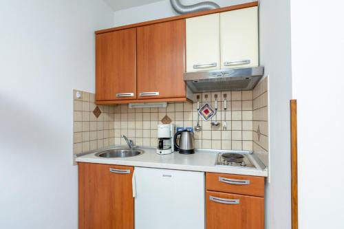 Apartments with a parking space Medulin - 7495 - image 2