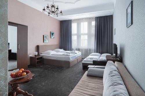 Quadruple Room image 10