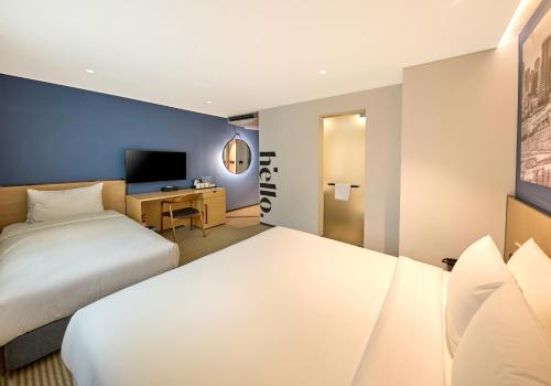 room detail thumbnail 1