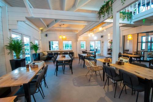 Restaurant, Strandhotel Dennenbos in Oostkapelle