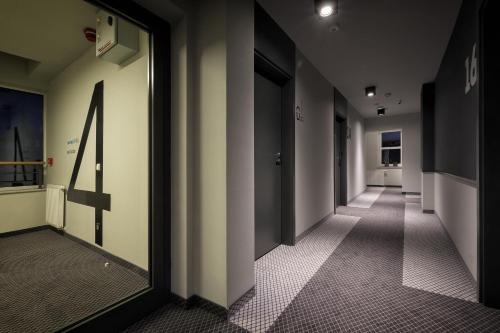 So Stay Hotel - image 2