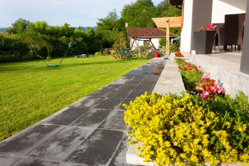 Apartment with Garden View image 6