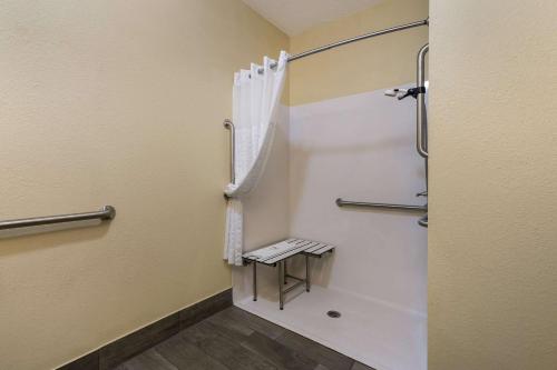 Comfort Inn - image 12