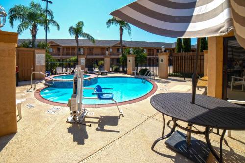 Econo Lodge Inn & Suites Corpus Christi