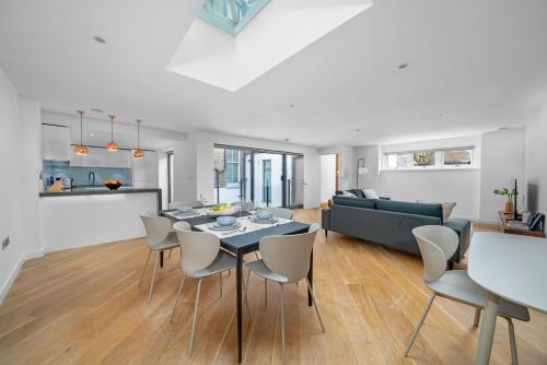 JOIVY Stylish 3 bed, 3 bath house with private courtyard in Chelsea gîte à louer Fraser Place Chelsea