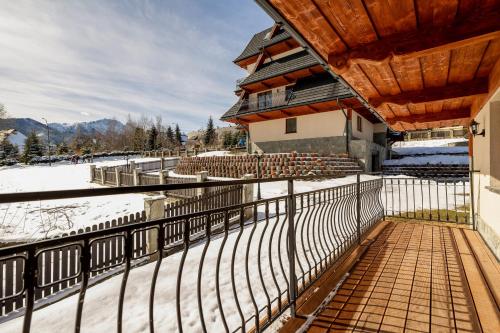 ザコパネ Luxury Salwatorianska Apartments Mountain View Zakopane by Renters Prestige 4つ星 ゲストハウス プール