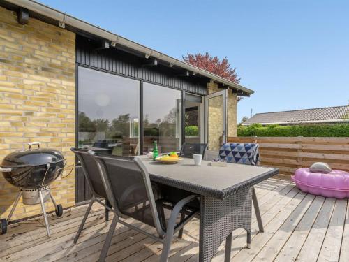  Holiday Home Elsie - 2km from the sea in Lolland- Falster and Mon by Interhome in Rødby