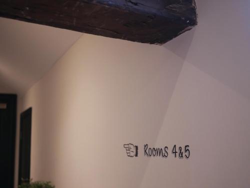 เดอะ แวกอน แอนด์ ฮอร์ส (The Waggon & Horses) in อีตัน