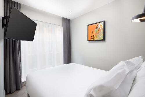 The 55 by Le Mirage - image 11