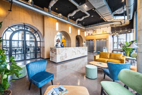 Фойє, KOPSTER Hotel Residence Paris Ouest Colombes in Коломб