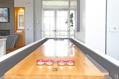 Elan Menlo Elan Menlo