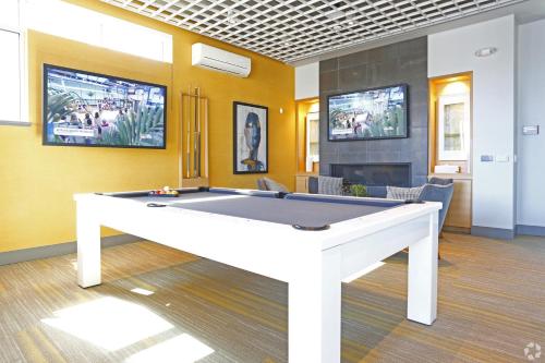 Elan Menlo Elan Menlo