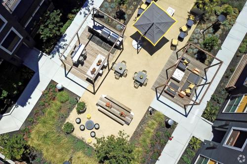 Elan Menlo Elan Menlo