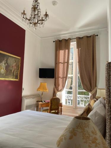 room detail thumbnail 1