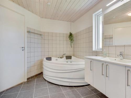 Holiday Home Damiana - 500m from the sea by Interhome in Mommark