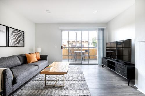 Dapper WeHo 1BR nr Groceries Shopping LAX-386 in Los Angeles, USA