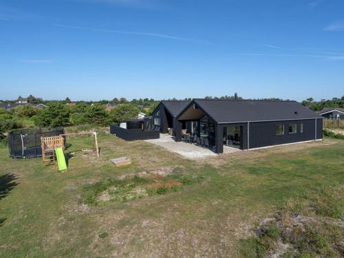 Holiday Home Uthwagin - 850m from the sea in Western Jutland by Interhome