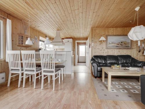 Holiday Home Arlin - 500m from the sea in NW Jutland by Interhome