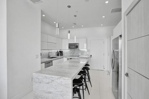Upper Penthouse at BeachWalk Resort - image 10