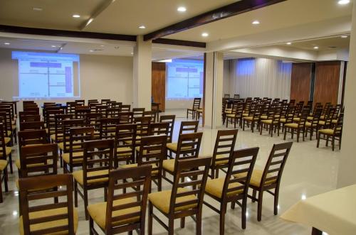 Hotel Czerniewski – Warsaw, VA