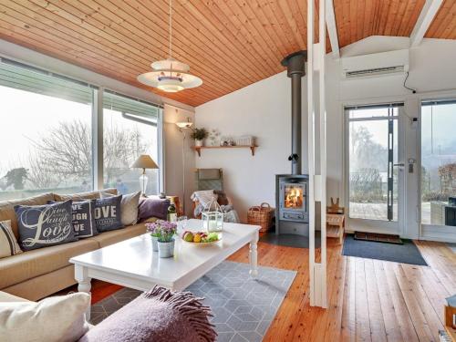  Holiday Home Henryka - 100m to the inlet in The Liim Fiord by Interhome in Roslev
