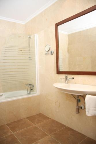 Hotel Mulhacen Room Type - Double or Twin Room