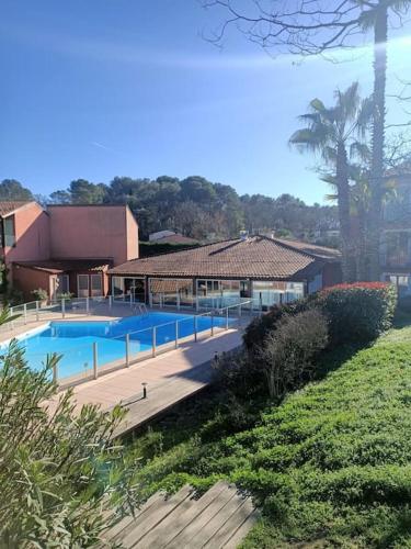 Magnifique studio avec piscine - Location saisonnière - Mouans-Sartoux