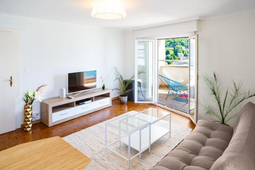  Lake View - Appt Central 2 Bedroom, 1 Bath in Montreux