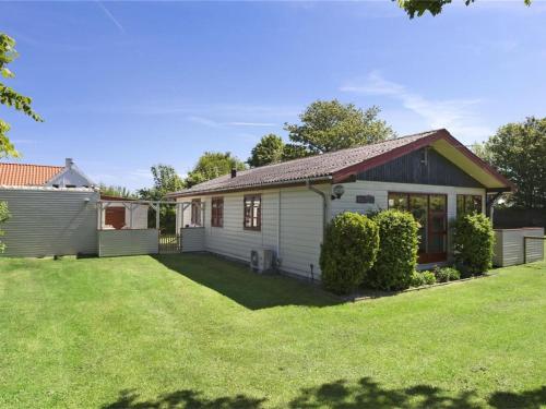  Holiday Home Gunhil - 200m from the sea in NE Jutland by Interhome, Pension in Hals bei Gerå