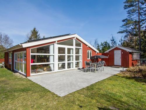 Holiday Home Alisia - 400m from the sea in NE Jutland by Interhome