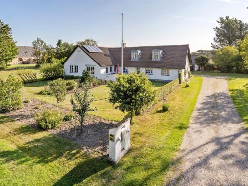  Holiday Home Rebecca - 1-5km from the sea in NE Jutland by Interhome, Pension in Hals