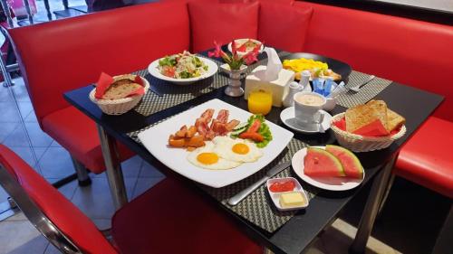 Swiss Food Restaurant and room for rent – Pattaya, DC
