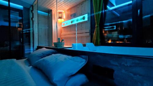 Smart Luxury Penthouse Suites - Private Sauna, Hot-Tub, Home Cinema at the best Location in Skopje, Skopje (photo 8)