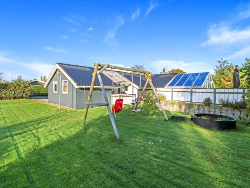 Holiday Home Vrage - 800m from the sea in NE Jutland by Interhome