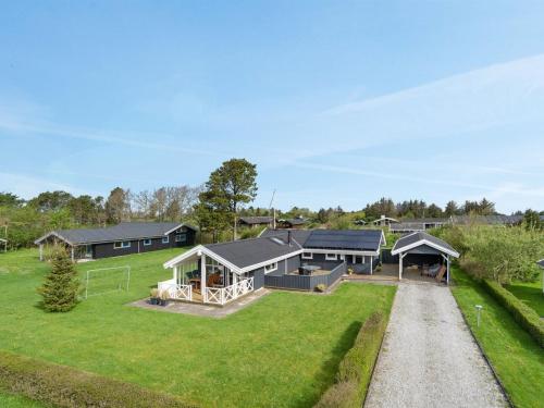 Holiday Home Fliri - 700m from the sea in NW Jutland by Interhome