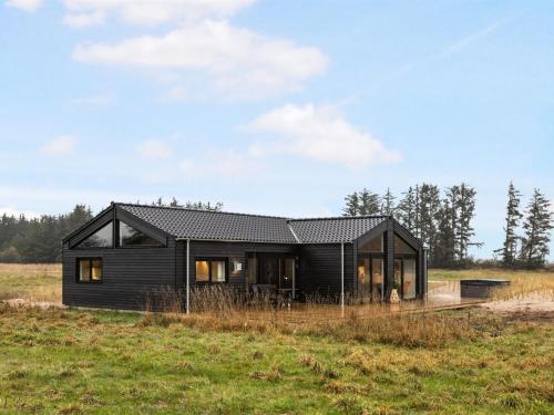  Holiday Home Sasja - 1-5km from the sea in NW Jutland by Interhome, Pension in Hjørring