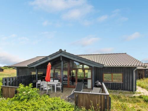  Holiday Home Emma - 700m from the sea in NW Jutland by Interhome, Pension in Hirtshals