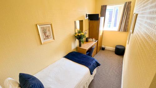 Sutcliffe Hotel 4